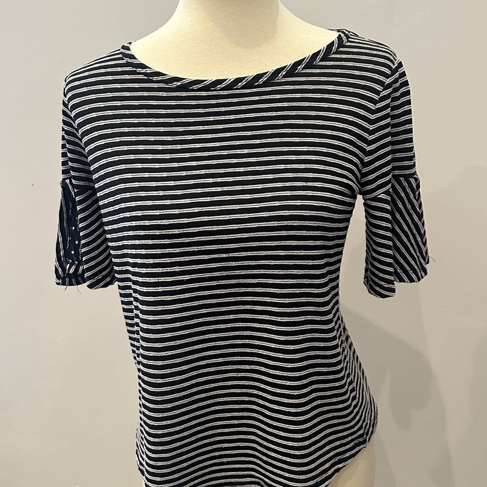 ❣️Jane and Delancey Black and White Striped Short Sleeve Top❣️